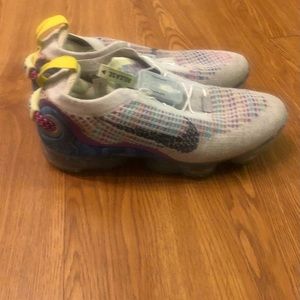 NIKE AIR VAPORMAX 2020 FLYKNIT RUNNING SHOES SZ 5 Mens (No Box)